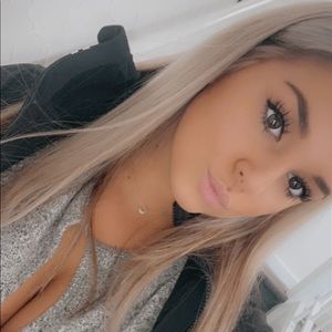 Meet your Posher, Caitlyn